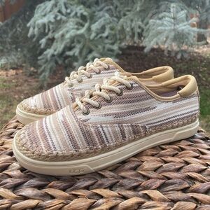 UGG Desert Sands Boho Stripe Espadrille Comfort Sneaker Kicks. Women US Size 8